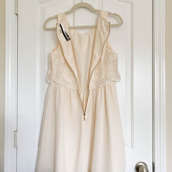 Kensie Mini Dress Womens Size Medium Mesh Overlay Cream Embroidered Lacey Flower - Picture 8 of 13